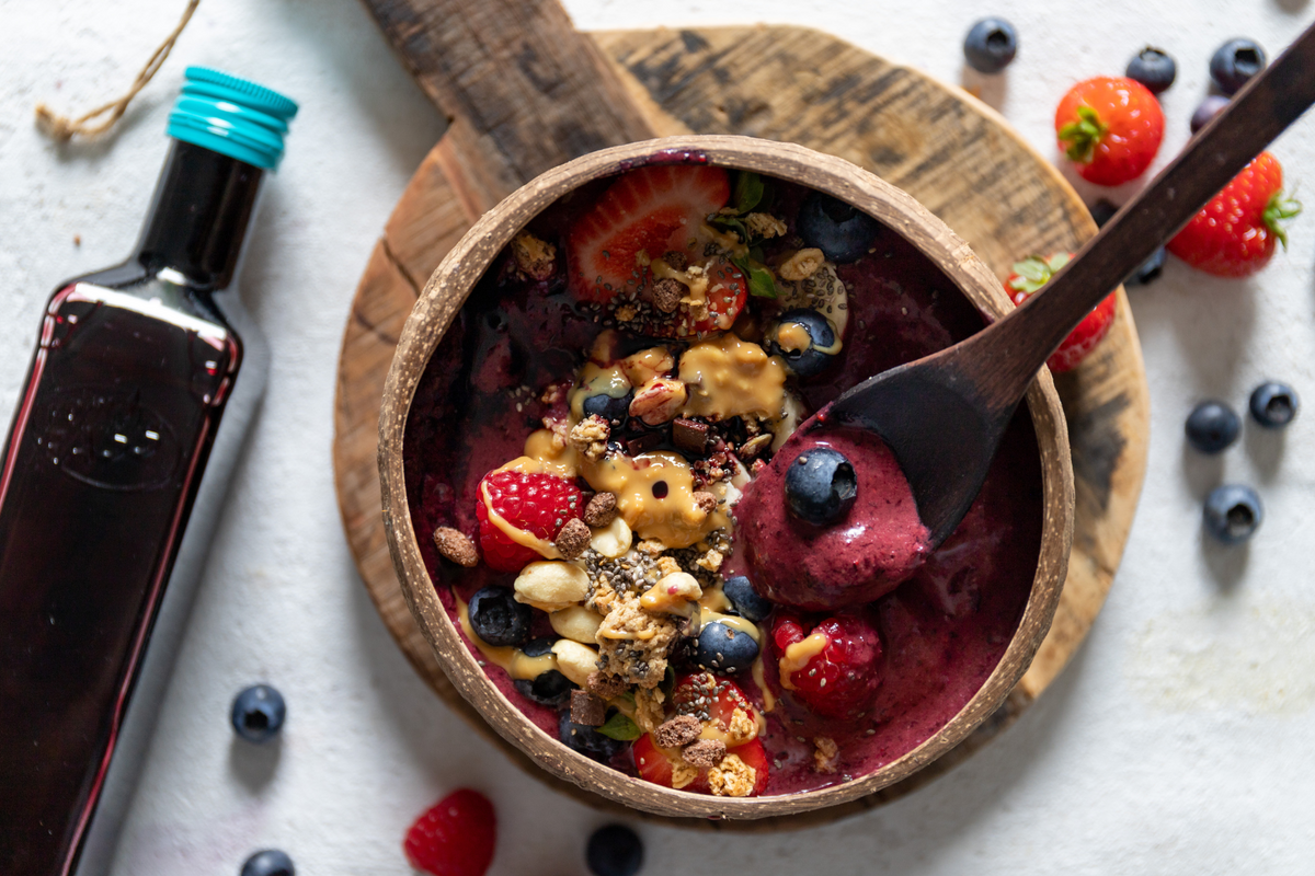 Berry Smoothie Bowl Recipe | Healthy Breakfast | vomFASS UK